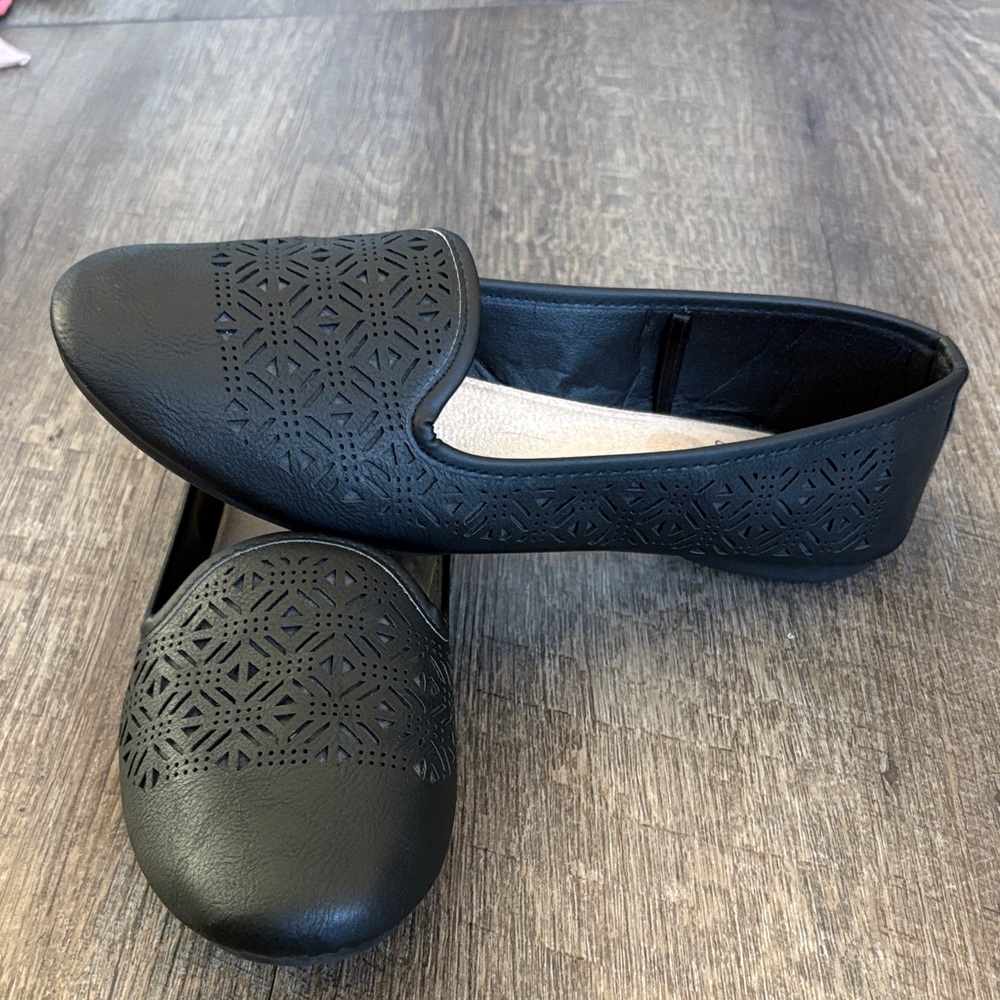 Daisy Fuentes Black Geometric Loafers